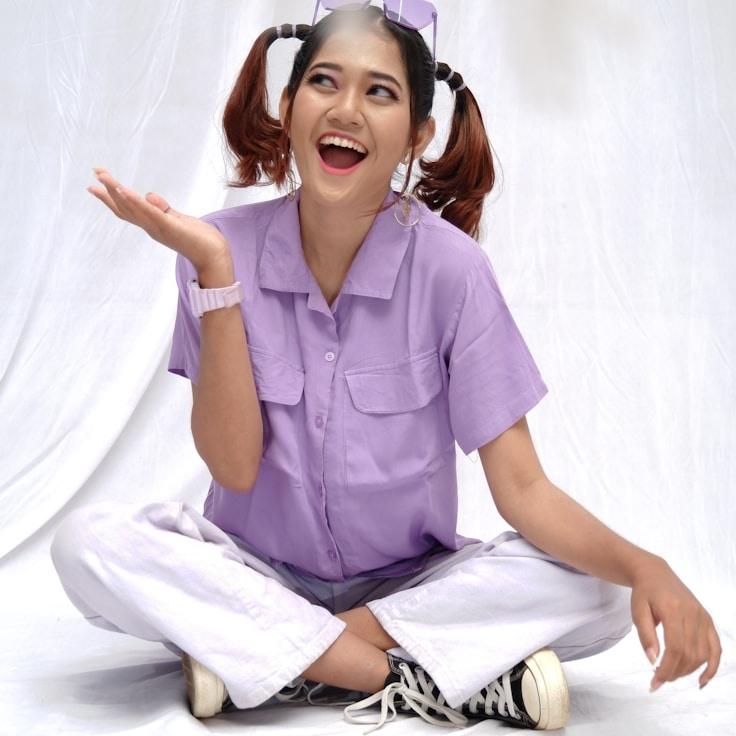 Amira Singh, Lead Design Curator at Glen Whis Perveil, reviewing corporate floral arrangements